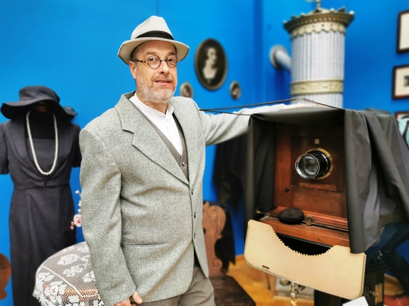 Egon Horvat v vlogi Pelikana